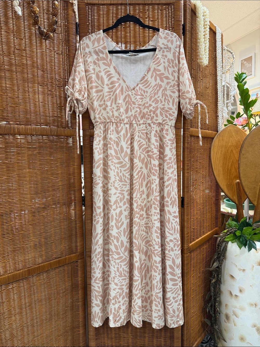 YIREH V-Neck Cream & Blush Leaf-Print Maxi Dress